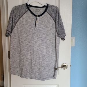 Young men's American Eagle Tshirt